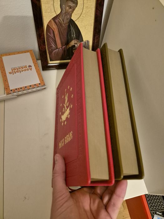 Mica Biblie legată în piele naturală