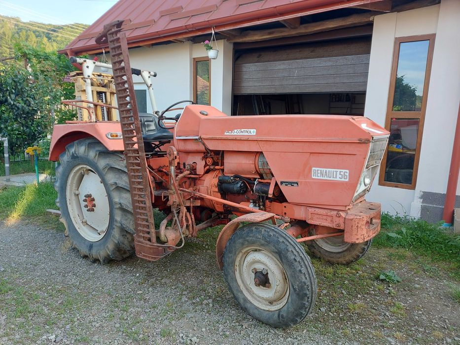 Tractor Renault 56 cu plug, stivuitor și cositoare