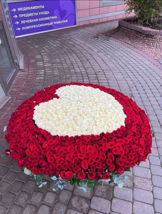 Хризантемы, розы, пионы, тюльпаны, ранункулюс