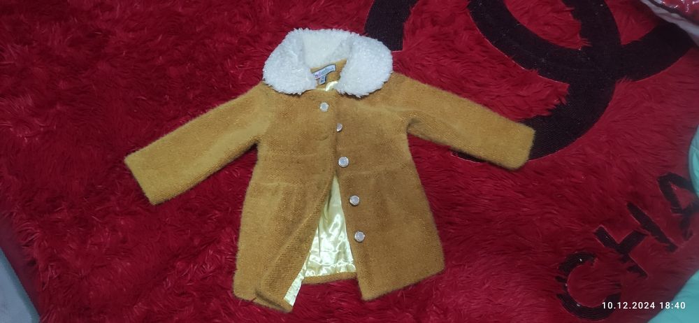 Бир ёшгача қизларни кийимлари сотилади.