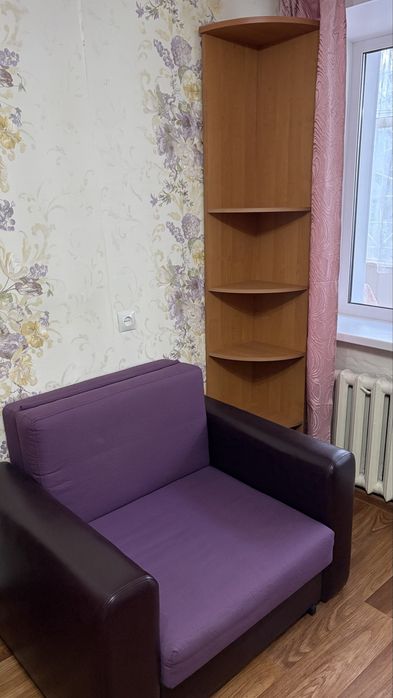 Угловой стеллаж с полкам
