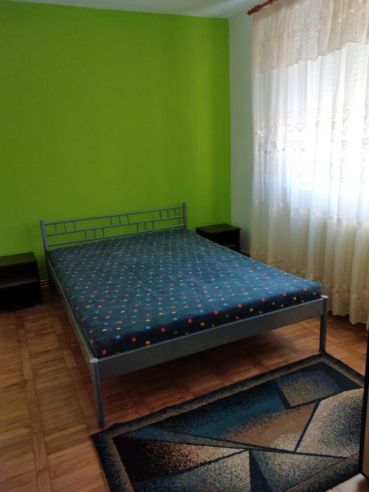 Inchiriez apartament