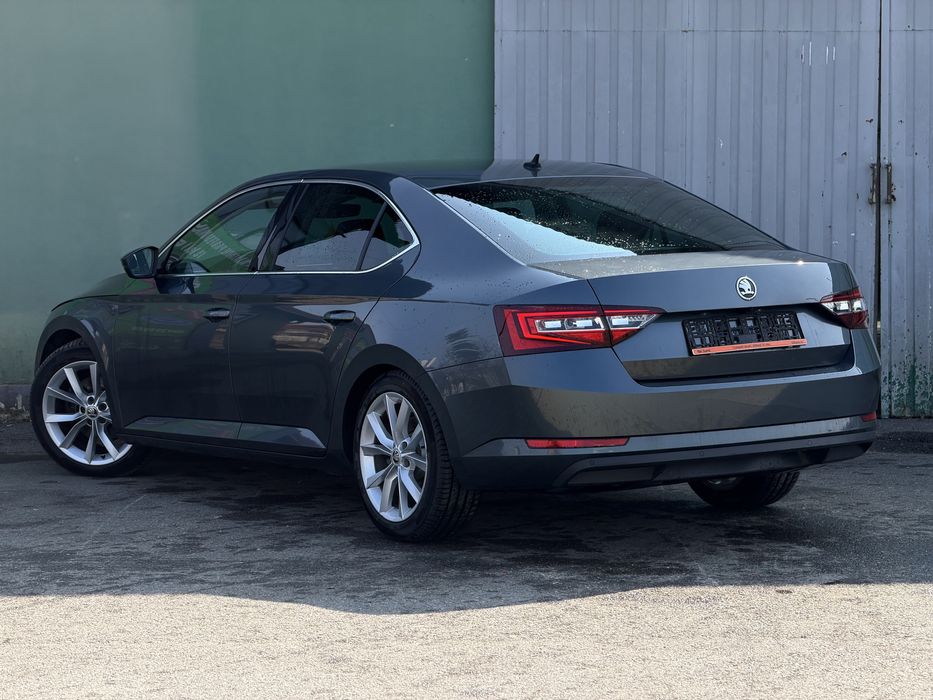 Skoda Superb 2019/2.0 TDI 150 cp/DSG/Lumini ambietale/Cameră/Distronic