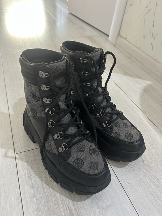 Оригинални боти Guess