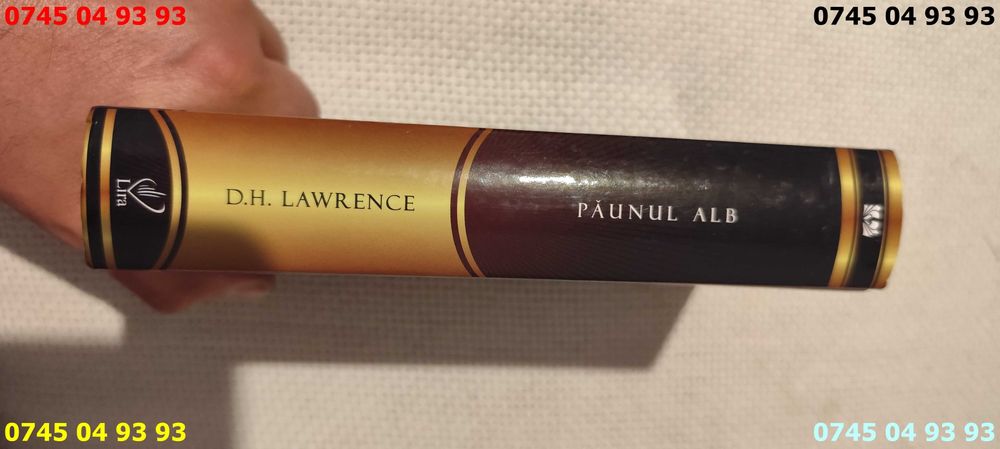 carte carti D.H.Lawrance Paunul alb cartonata