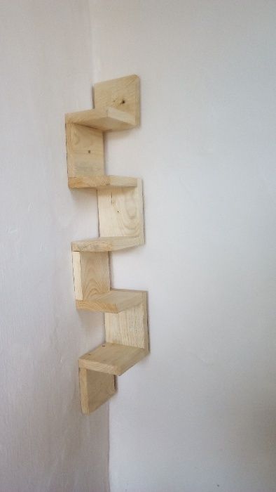 Ъглова етажерка и Дървени саксии (кашпи) за растения