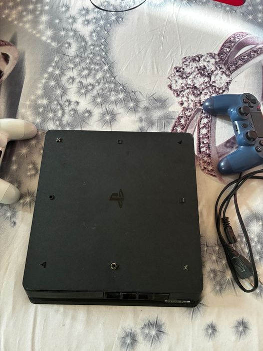 Playstation 4 slim impecabil