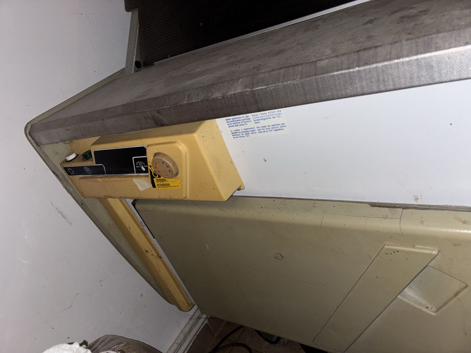 Vand vitrină de mezeluri