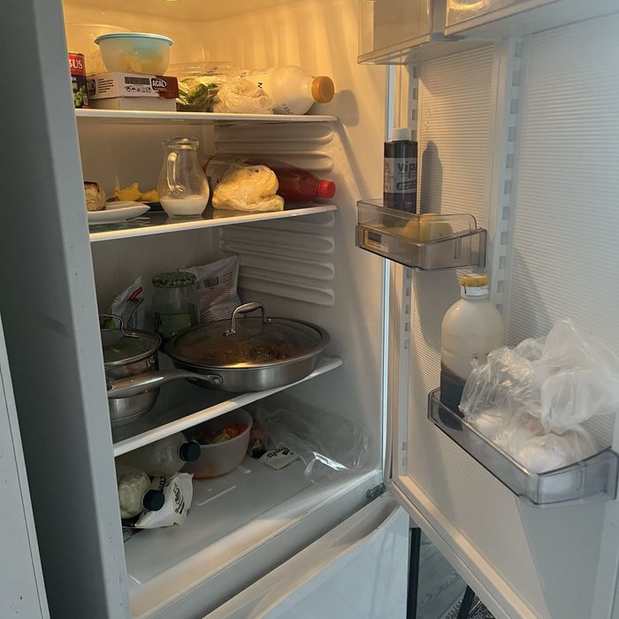 Продам холодильник срочно 65000т