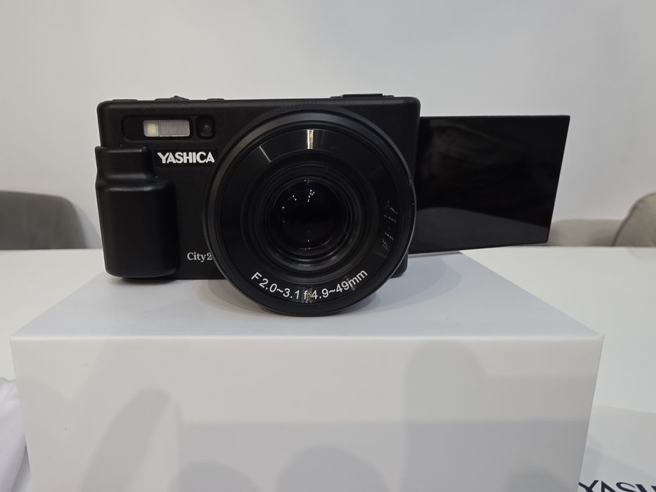 Компактен фотоапарат Yashica city 200