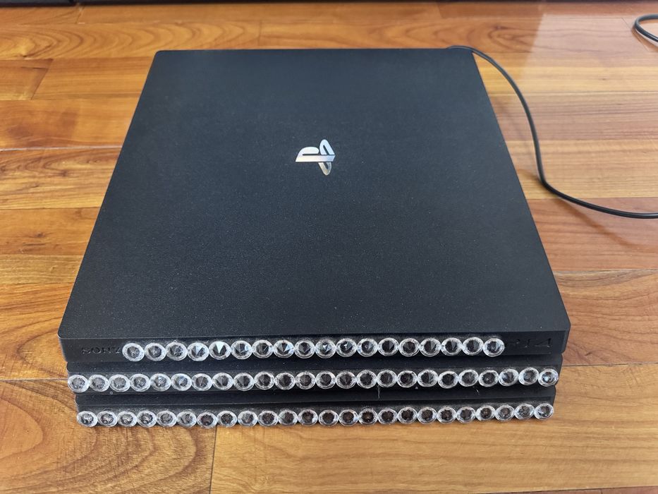 PS4 Pro 1TB + PlayStation VR + 2 Controllere + Move + 2 jocuri PS