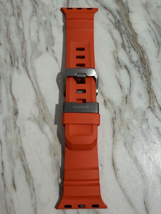 Продавам каишка за Apple Watch NOMAD Rocky Point