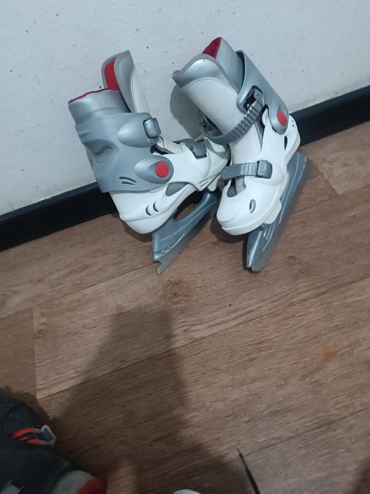 Коньки 2 штук продам