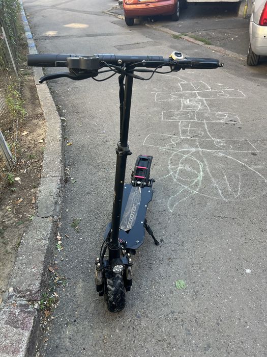 Vand trotineta ( doua motoare )