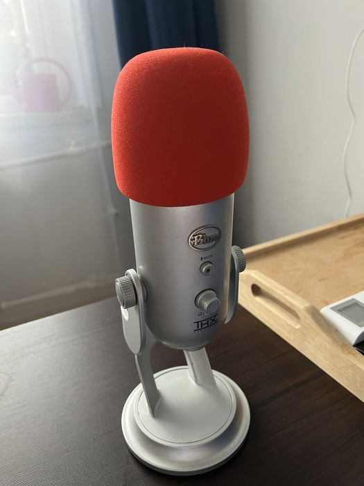 Микрофон Blue Yeti серебристый