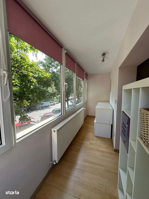 Apartament cu 3 camere, balcon și parchet din lemn