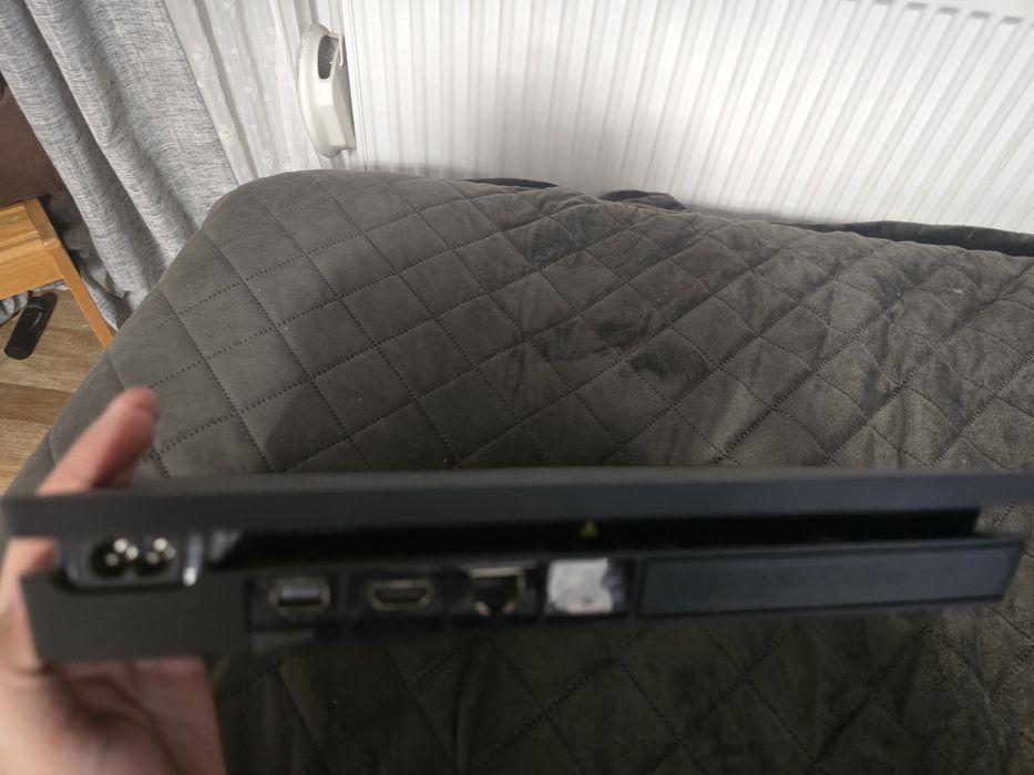 Vand ps4 funxionabil  mai multe detali in privat