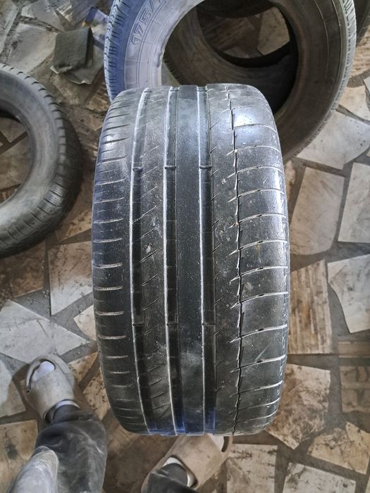 Одна шина мишлен 235/35/19