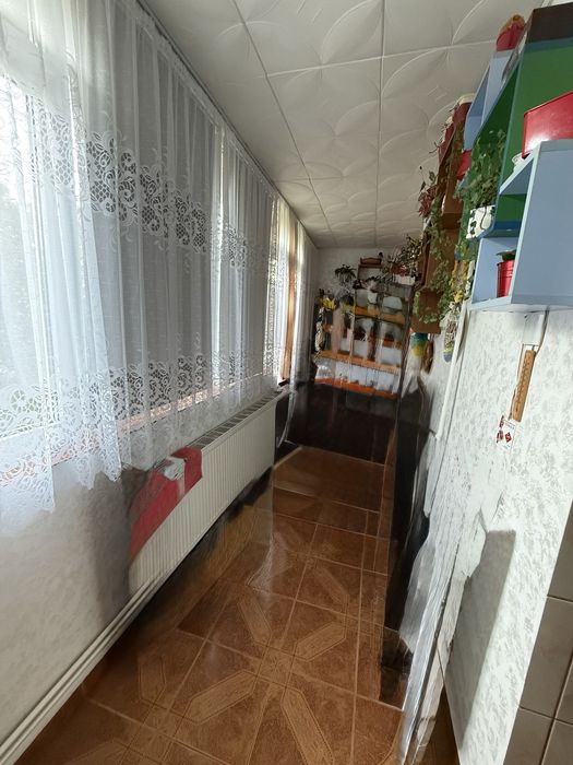Vand apartament 3 camere + 2 balcoane inchise, decomandat, zona Tomesti