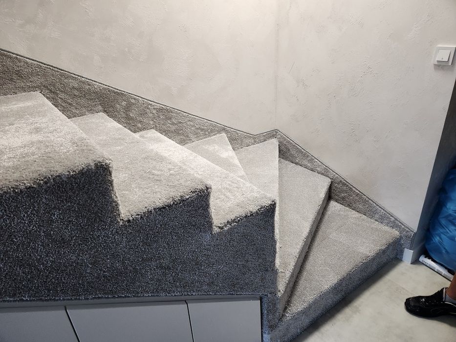 Поставяне на мокет и балатум и изкуствена трева