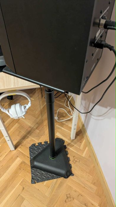 Мониторни колони JBL LSR 308 + стойки за колони Gravity SP 3202 VT