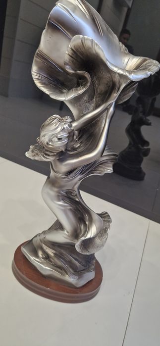 Продам две статуэтки