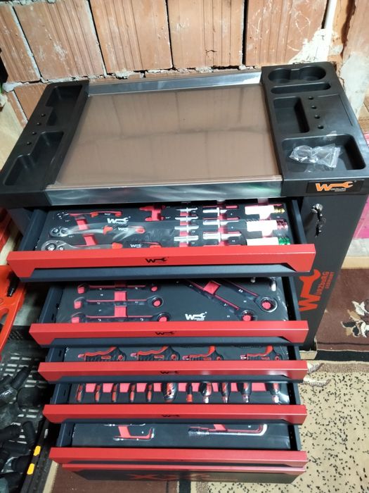 Lada de scule Profesionala completa cu 7 Rafturi .