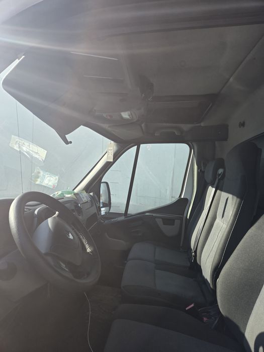 Vând Renault Master