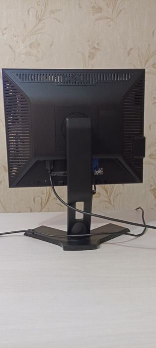 Мониторы DELL 4 шт. + Клавиатуры.