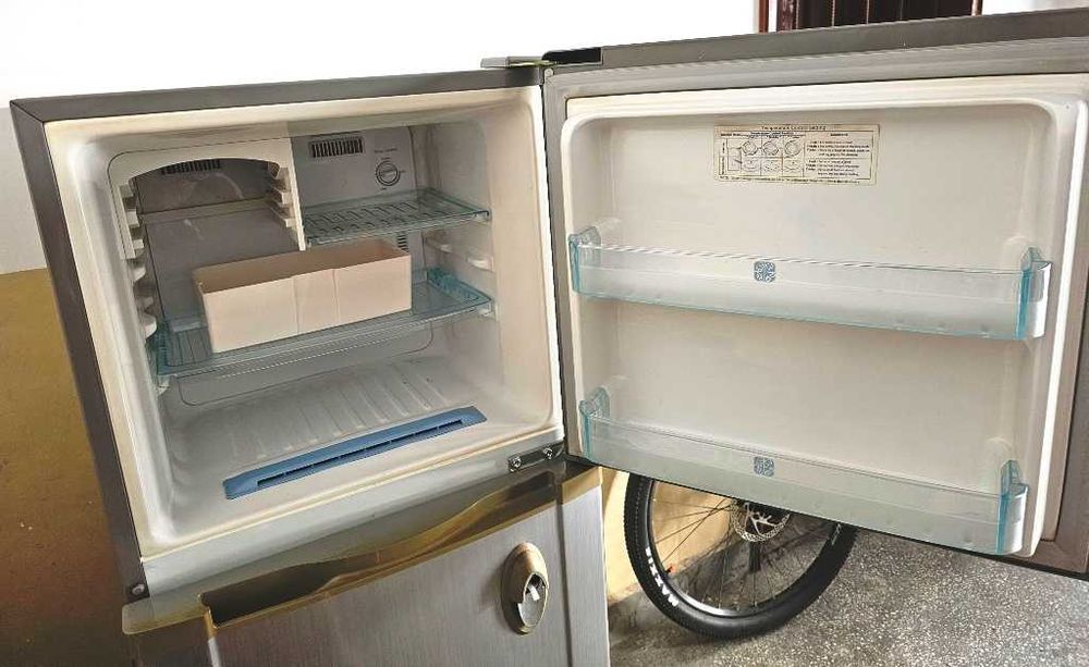 Хладилник SAMSUNG RT-21VHSS1 с горна камера употребяван