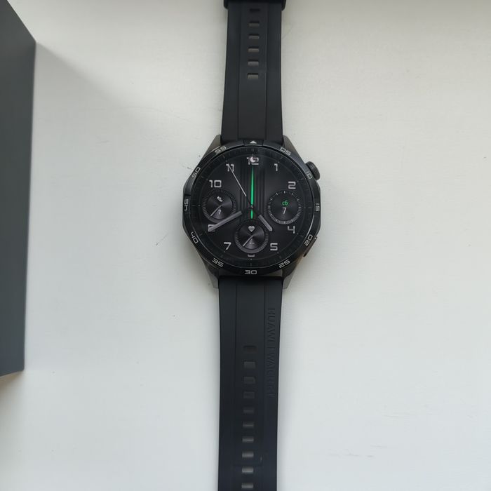 Продаю часы Huawei