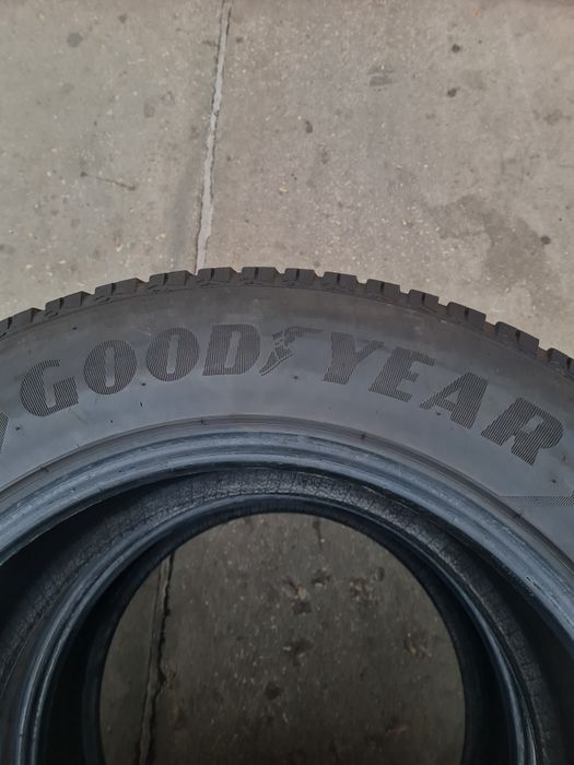 Зимни гуми 2 броя за Джип GOODYEAR  UltraGrip8 255 60 R18 дот 0422