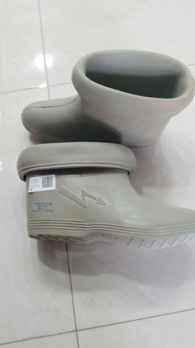 Диэлектрические боты,галоши,перчатки,коврики,лестницы