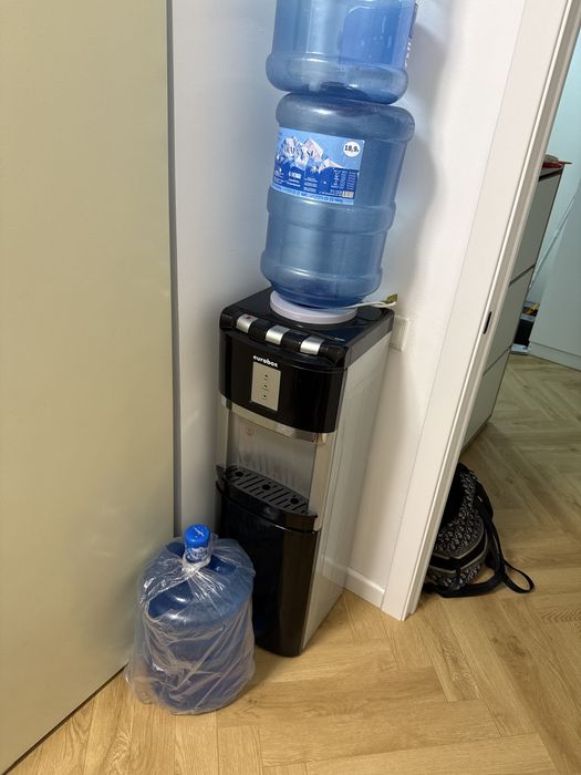 Диспенсер для воды, бутыли 19 л