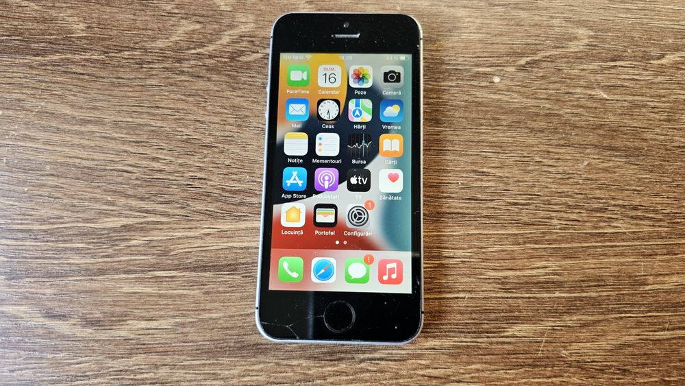 iPhone SE silver 128Gb
