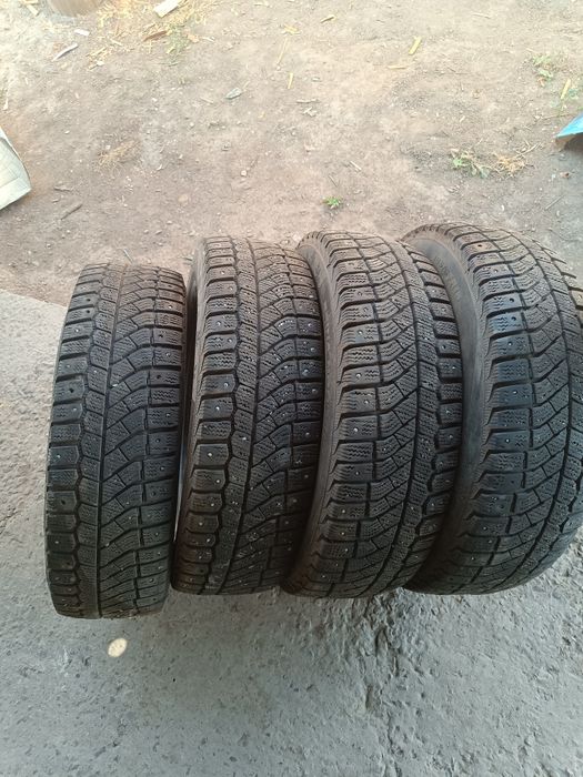 Продам шины зимние с шипами 185/65/15