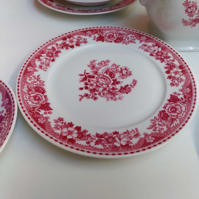 НАЙ ДОБРАТА ОФЕРТА Порцеланов Сервиз за кафе / Чай Royal Derby