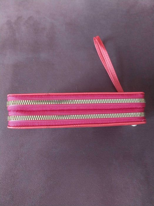 Дамско портмоне в червено