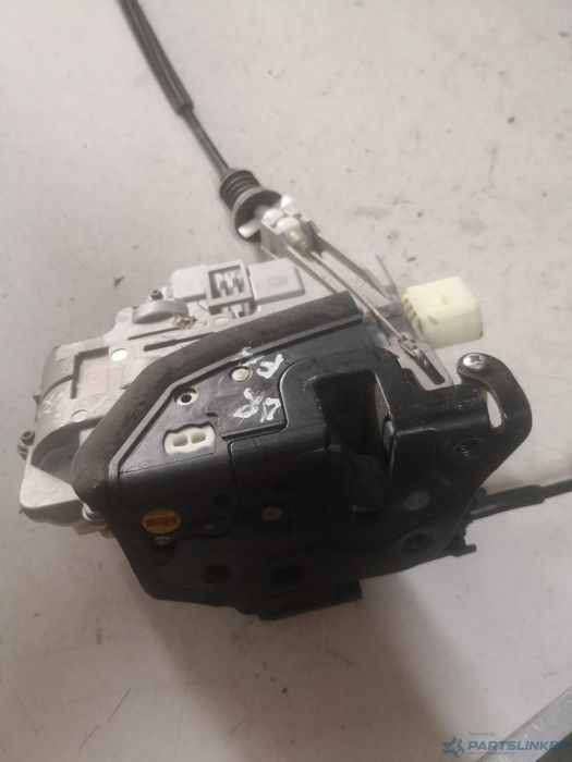 Broasca Usa Stanga Fata Volkswagen Passat 3C2 2005 - 2010 3C2837015A