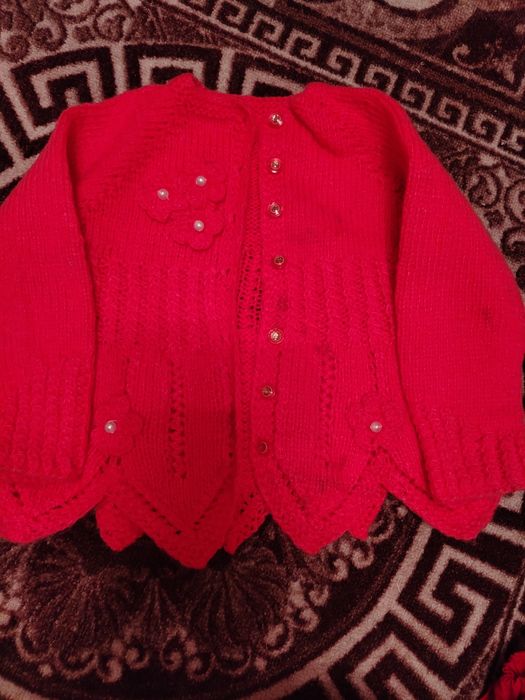 Продам детскую кофточку