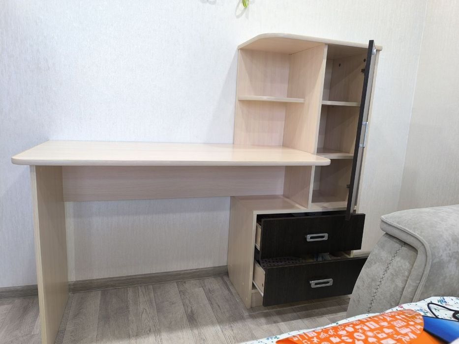 Продам письменный стол