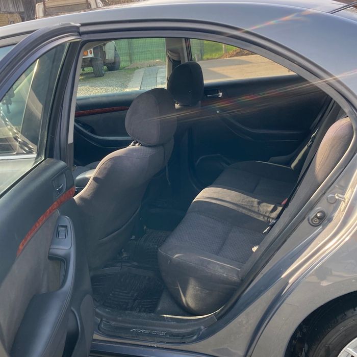 vand sau schimb Toyota avensis