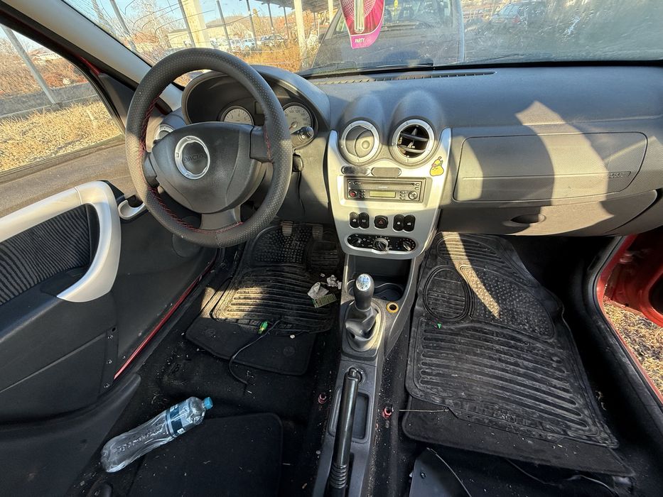 Dacia Sandero 1.6 на части