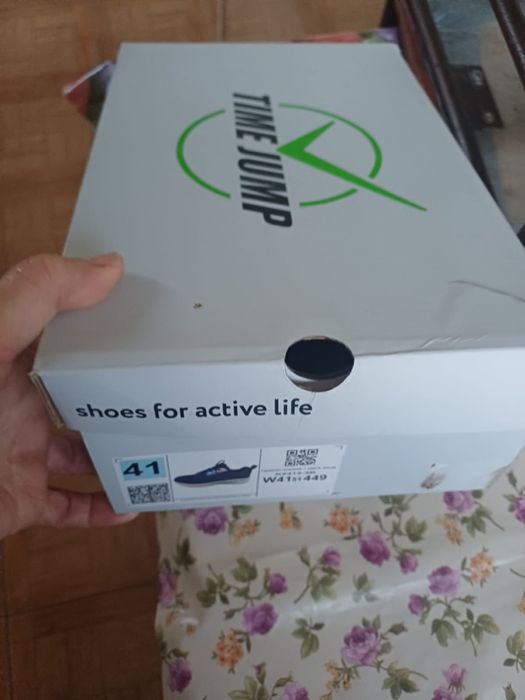 Продам кроссовку