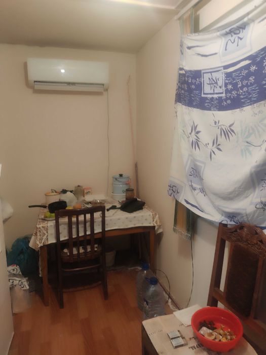 Срочно Марказда енида гиштдан 1 хонали 2 хонали килинган квартира