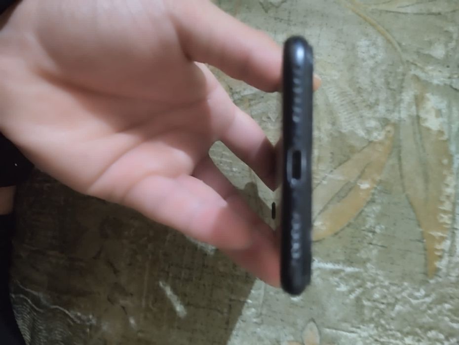 Продаю iPhone 7