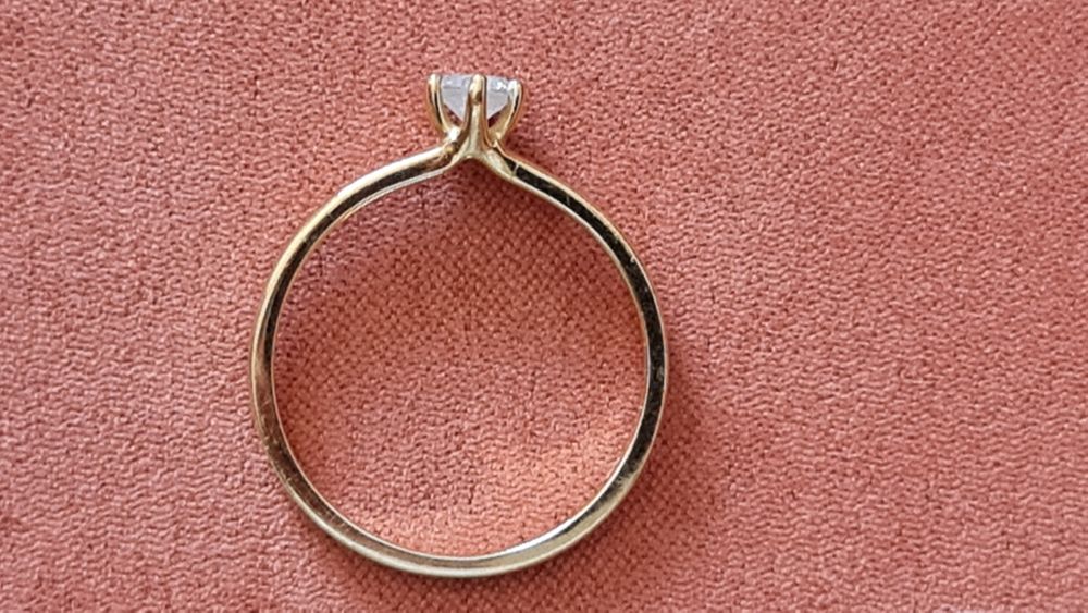 Inel logodna din aur galben 18k cu diamant