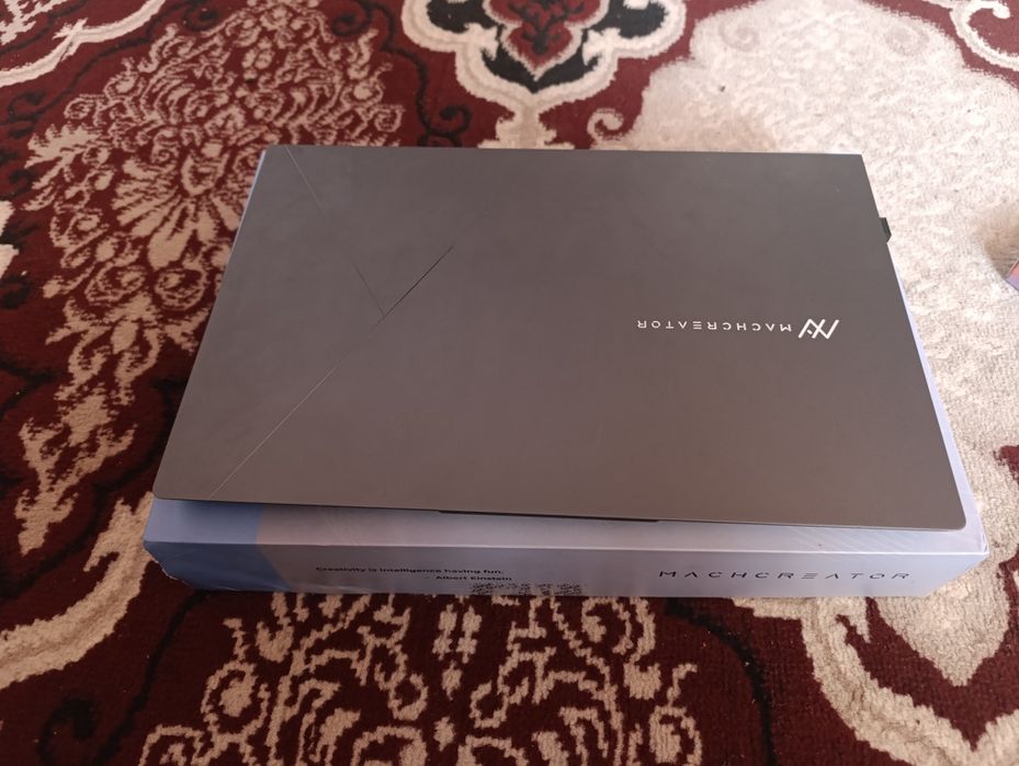 Noutbuk MACHCREATOR.  One i5