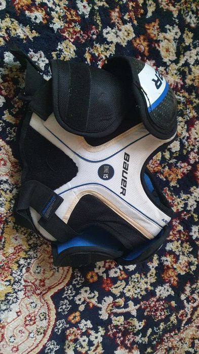 продам хоккейный Нагрудник