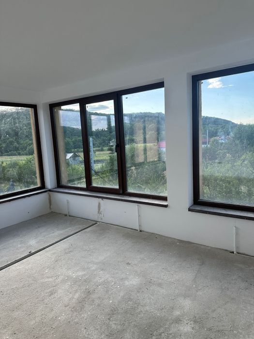 Vila moderna cu vedere panoramica, aproape de oras
